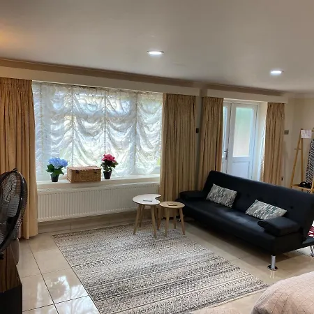 Flat Gants Hill With Free Parking Apartment *