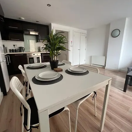 Apartment Full Apartment! Brick Lane!