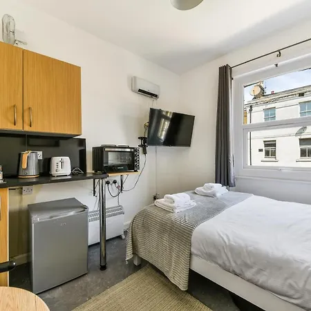Chapel Market, Studio In Angel- Sleeps Upto 3 * London