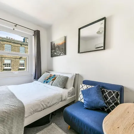 Apartment Chapel Market, Studio In Angel- Sleeps Upto 3 *