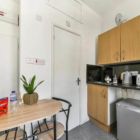 Chapel Market, Studio In Angel- Sleeps Upto 3
