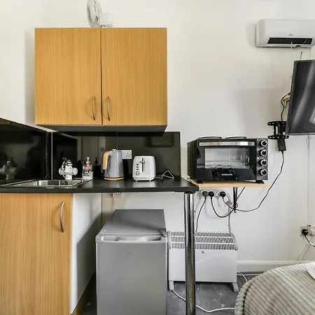 Apartment Chapel Market, Studio In Angel- Sleeps Upto 3 *