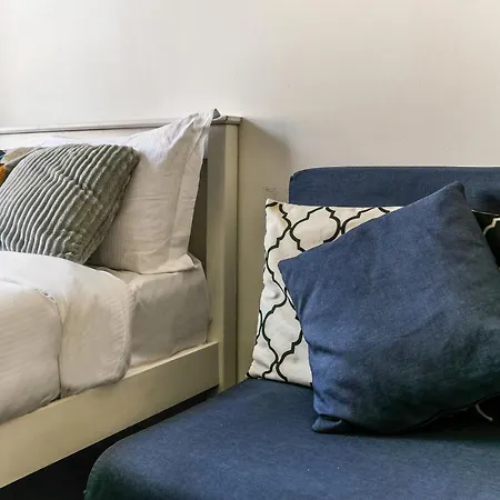 Chapel Market, Studio In Angel- Sleeps Upto 3 London