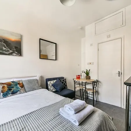 Chapel Market, Studio In Angel- Sleeps Upto 3 * London