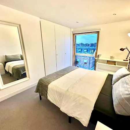 Guest house Double To Let In Stylish Cosy Flat In Hackney! London