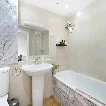 Luxury 2-bedroom In Prime South Kensington Apartment *