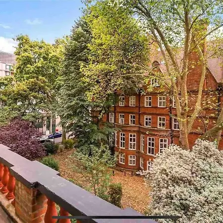 Luxury 2-bedroom In Prime South Kensington London