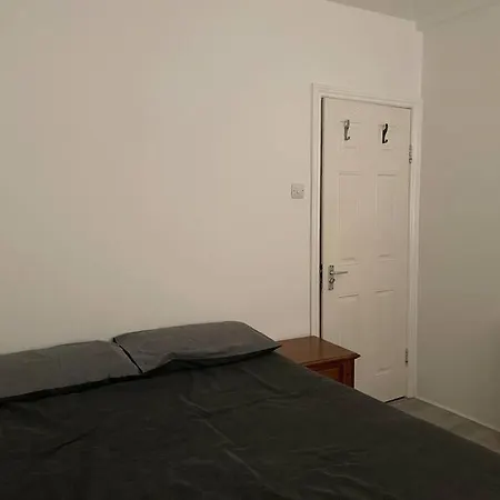 Entire Private House In The Heart Of Apartment London