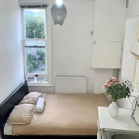 Apartment Great Location Studio With Smart Tv And Workspace