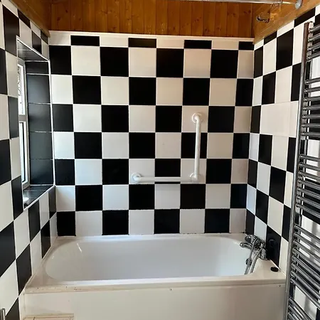 29 Minits To Airport And 29 Mints To Liverpool St London Holiday home *