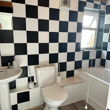 29 Minits To Airport And 29 Mints To Liverpool St London Holiday home *