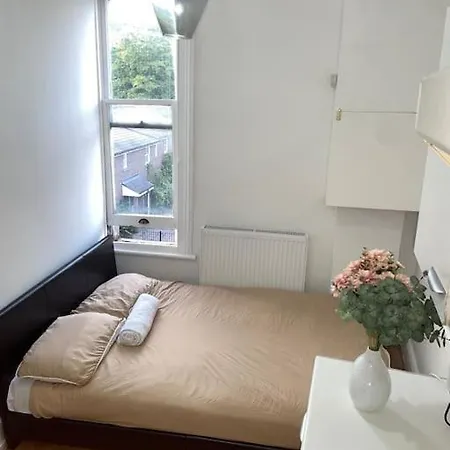 Apartment Great Location Studio With Smart Tv And Workspace *