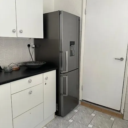 Holiday home 29 Minits To Airport And 29 Mints To Liverpool St London *