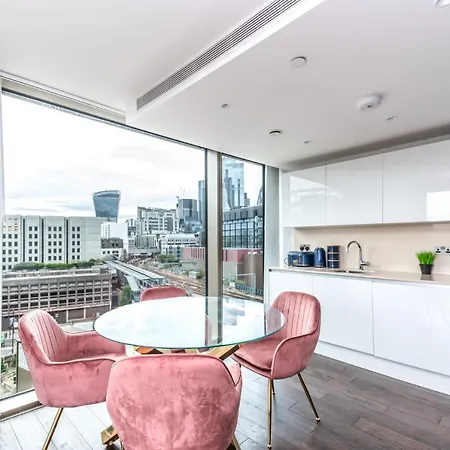 Luxury 2 Bedroom In Tower Hill *