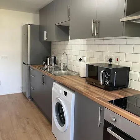 Modern & Cosy Flat In Apartment *