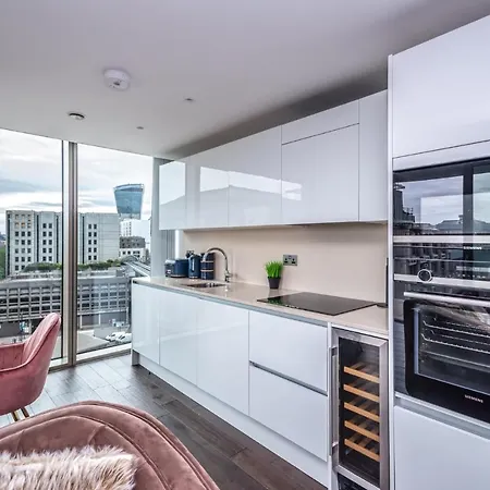 Luxury 2 Bedroom In Tower Hill Londyn