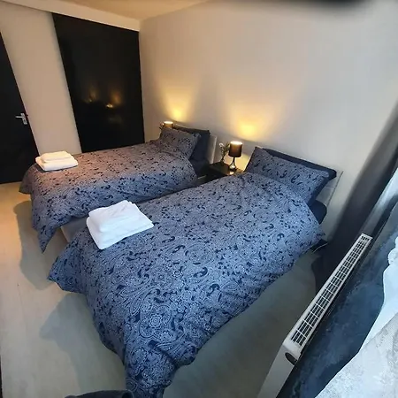3beds Family Friendly In With Good Transport Links Apartamento