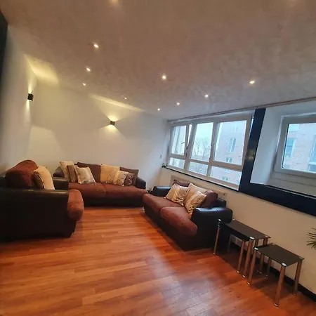 3beds Family Friendly In With Good Transport Links