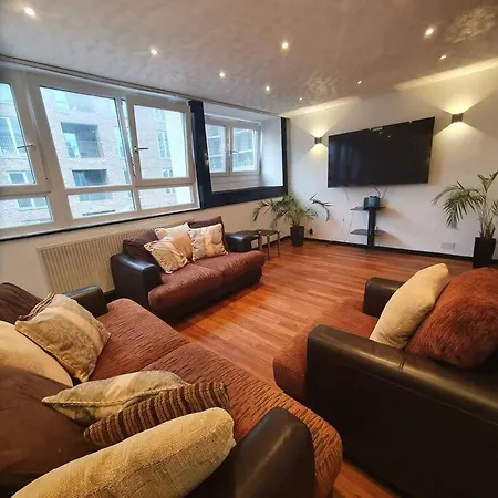 3beds Family Friendly In With Good Transport Links * London