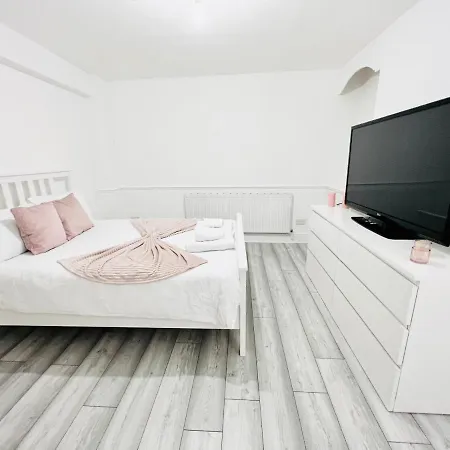 Apartment Private House Shepherd's Bush W3 London