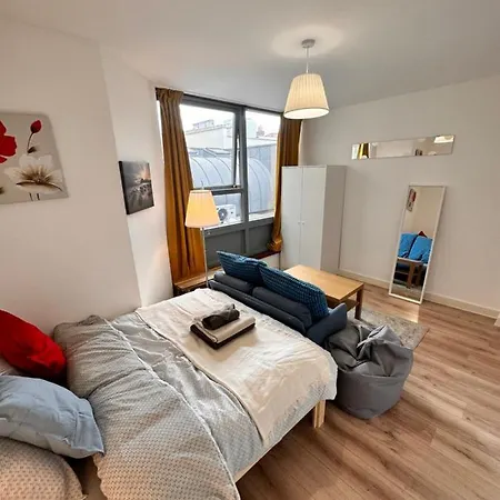 Modern 2 Bedroom Flat Next To Liverpool Street Apartment London