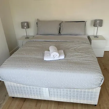 Holiday home 29 Minits To Airport And 29 Mints To Liverpool St London