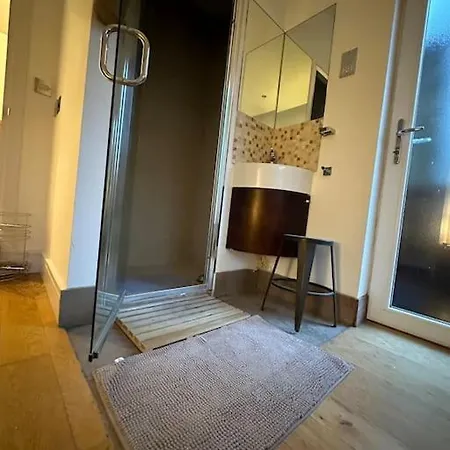 Putney , Modern-flawless ! Apartment