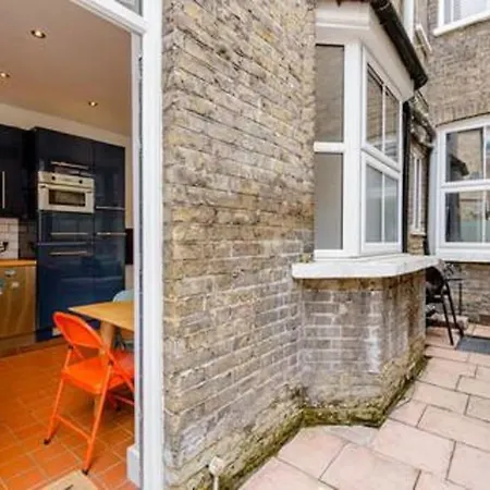Apartment Quiet 2x Bedroom Victorian Terrace Flat + Garden London