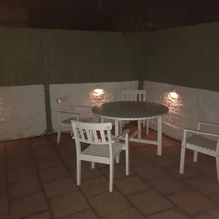 Quiet 2x Bedroom Victorian Terrace Flat + Garden *