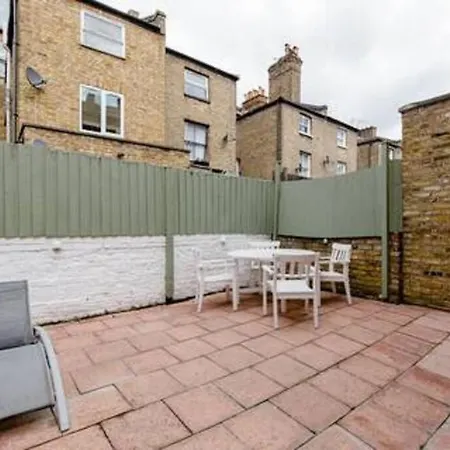 Apartment Quiet 2x Bedroom Victorian Terrace Flat + Garden London