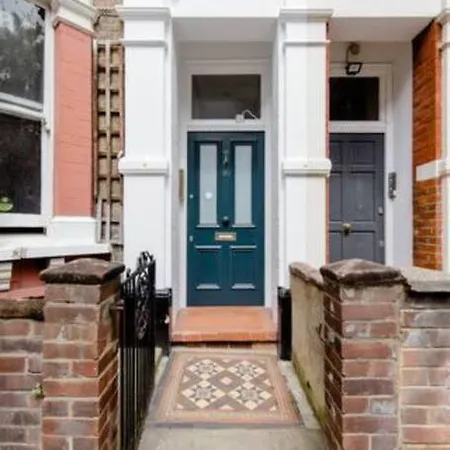 Apartment Quiet 2x Bedroom Victorian Terrace Flat + Garden London
