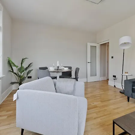 Fabulous Three Bedroom Flat Near Marylebone By Underthedoormat