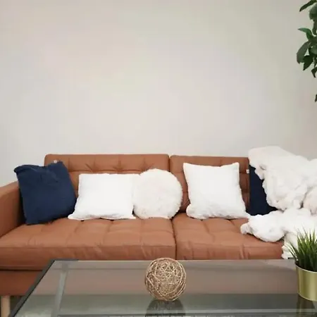 Spacious Family With Games & Garden لندن
