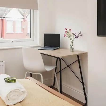 Spacious Family With Games & Garden بيت للعطل *