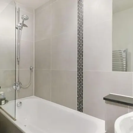 Flat 17 Apartment London