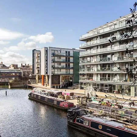 Canal-side In Shoreditch Apartment