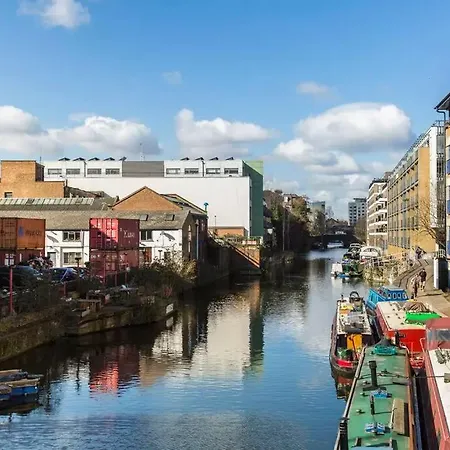 Canal-side In Shoreditch
