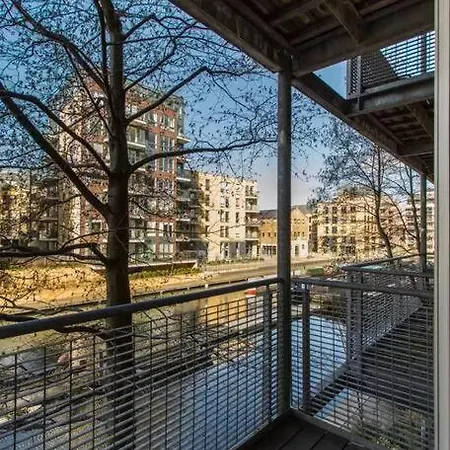Canal-side In Shoreditch *