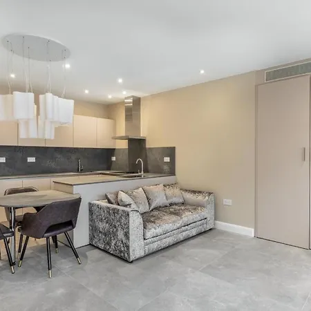 Modern&luxurios 1 Bed Apartment-prime Location. Apartment *