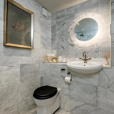 Spacious, Calm One Bedroom * London