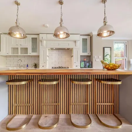 Stunning 3b2ba Huge Entertaining Space And Hottub! Apartment *