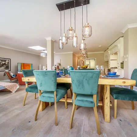 Stunning 3b2ba Huge Entertaining Space And Hottub! Apartment