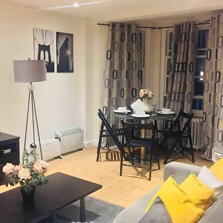 Stunning 3 Bedroom In * London