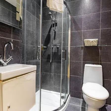 Bower House Hotel 2*