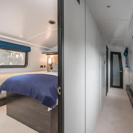Botel Elegant Houseboat Near Canary Wharf Londra