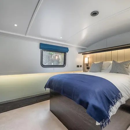Elegant Houseboat Near Canary Wharf Botel *