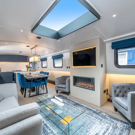 Elegant Houseboat Near Canary Wharf Botel *