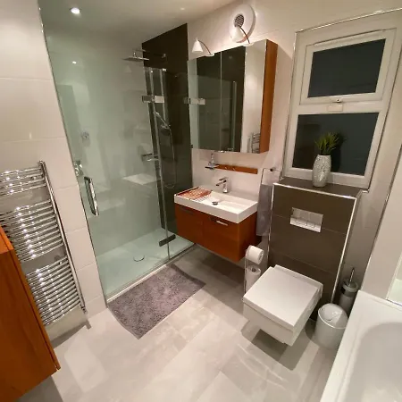 Private In Excellent Family House ,zone 2