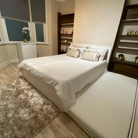 Private In Excellent Family House ,zone 2 *