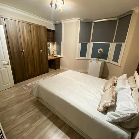 Private In Excellent Family House ,zone 2 Homestay *